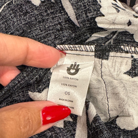 Spiritual Gangster Black and White Floral Kimono - Picture 11 of 13